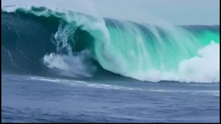 Сёрфинг волны падения под хорошую музычку