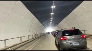 Top Channel/ E diela e nxehtë dynd pushuesit drejt Vlorës, trafik i rënduar deri në Radhimë