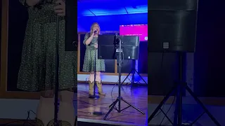 Shelby sings Patsy's "She's got you"