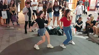 20190928 today Dance Team Red Spark(레드스파크) in hongdae busking 06 - Snapping _ 청하 CHUNG HA