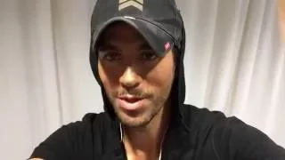 Enrique before going on stage at Premios Juventud 2016