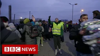 The communities helping Ukrainian refugees fleeing the Russian invasion - BBC News