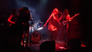 Las Fantásticas Pupes feat Jemma Ives - Woo hoo (5,6,7,8's) en vivo