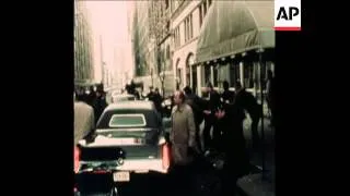SYND  8-1-73 IRISH REPUBLIC PREMIER, JACK LYNCH, IS PELTED WITH EGGS AND BOTTLES IN NEW YORK