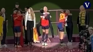 Un nuevo vídeo muestra el momento del abrazo entre Rubiales y Hermoso