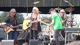 Pegi Young & The Survivors w sideman Neil Young "Love Like Water" @ Farm Aid 2012