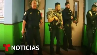 Llaman "cobardes" a policías que actuaron en Uvalde | Noticias Telemundo