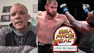 MMA Pros React 😲 Jan Blachowicz defeats Israel Adesanya 👊 UFC 259