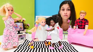 Ayşe ile  Barbie oyunları. Barbie evde yokken, Chelsea arkadaşını çağırıyor. Barbie oyunları