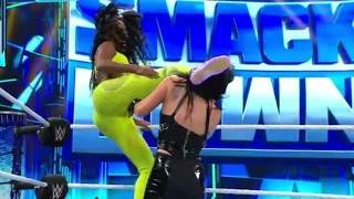 Naomi V.S Sonya Deville 2/2