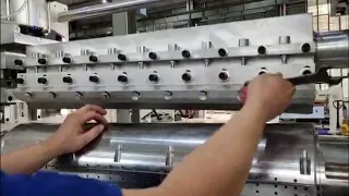 How to install the top blade for facial tissue folding machine