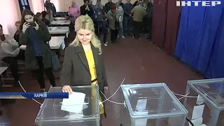 Перші особи держави проголосували на виборчих дільницях