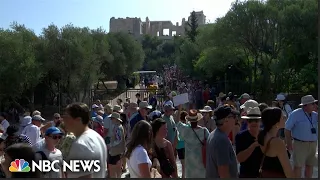 Acropolis briefly shuts down to protect Athens tourists from heat