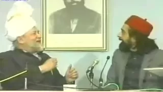 Light Moments of Hazrat Mirza Tahir Ahmad with Obaidullah Aleem Sahib {Urdu Language}