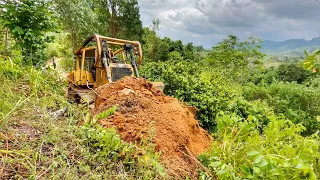 CAT D6R XL Bulldozer Operator Dangerous Stunts Does An Amazing Job