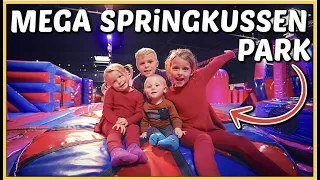 WE HEBBEN DiT SPRiNGKUSSEN PARK HELEMAAL VOOR ONS ALLEEN 😱 | Bellinga Vlog #2619