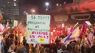 Police clear protesters blocking street in Tel Aviv