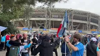 Napoli, l'urlo davanti al Maradona al gol della squadra