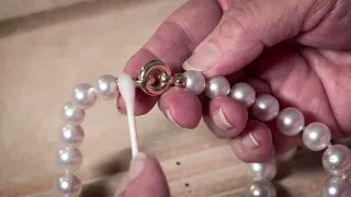 How to Clean Pearl Jewellery Tutorial