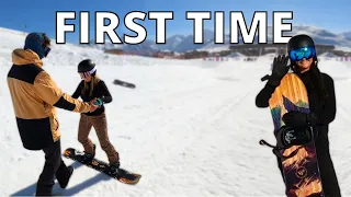 HOW TO SNOWBOARD with REAL BEGINNERS - FIRST TIME to LINKING TURNS