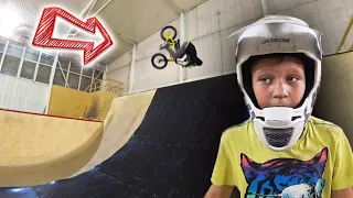 БОЯЛСЯ НО СДЕЛАЛ. Мелкий научился ФЛЕЕР на BMX