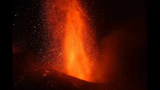 La Palma volcano eruption: lava fountains 2 Oct 2021