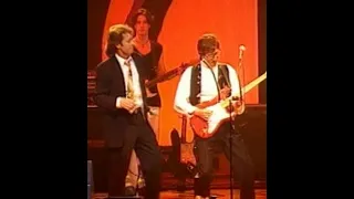 Hank Marvin, Cliff Richard, Ben Marvin LIVE "Move it"