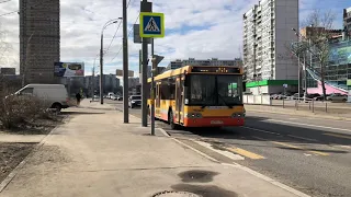 Автобус "638" прибывает на остановку "Улица Исаковского, 33"