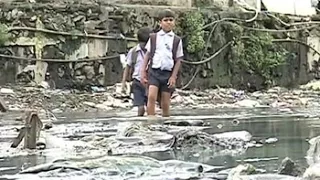 These Mumbai children wade through knee-deep sewage to make it to school