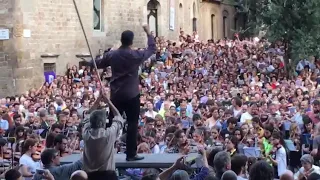 El Cant de la Senyera a la Plaça de la Catedral de Barcelona