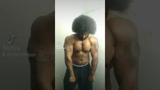 Bodybuilder Samson Biggz Posing And Flexing On TikTok