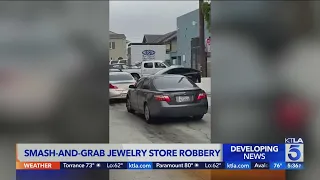 Brazen Manhattan Beach smash-and-grab burglary caught on camera