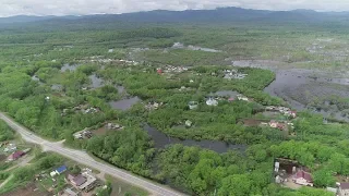 Добраться к домам и вывезти вещи жителям подтопленного с.Раздольное ЕАО помогают спасатели