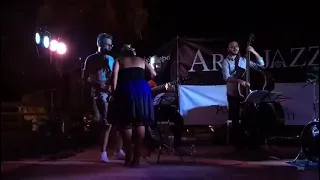 Carlitos Gang performing Agua De Beber - AliveNetwork.com