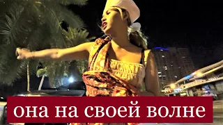 РАБОТАЕТ СРЕДИ НОЧНЫХ БАБОЧЕК ! ПАТТАЙЯ ! ТАИЛАНД !