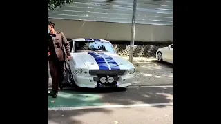 old Mustang GT500 being dangerous