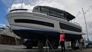 Jeanneau 895 NC Sport Haul Out and 300 hour service maintenance. 3D Boatyard