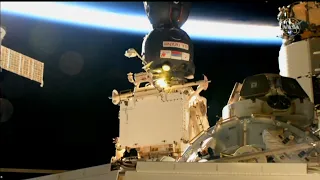 Cohete Soyuz con dos rusos y un estadounidense se acopla con éxito a Estación Espacial Internacional