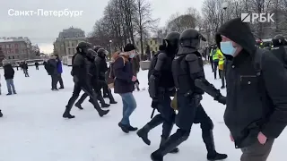 Шокеры, Оксимирон и столкновения протестующих с ОМОНом в Питере на акции в поддержку Навального