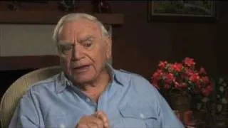 Ernest Borgnine discusses his first professional acting job - EMMYTVLEGENDS.ORG