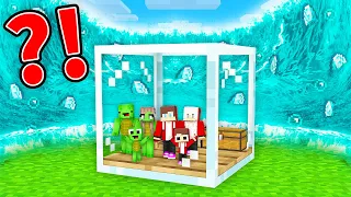 DIAMOND TSUNAMI vs. Mikey Family & JJ Family Doomsday Bunker in GLASS - Minecraft (Maizen)