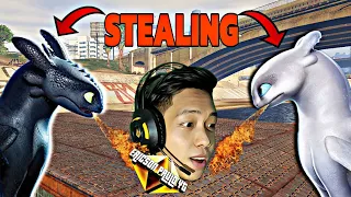 Stealing "TOOTHLESS & LIGHT FURY" in GTA 5 (sunog!)