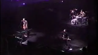 Blink 182 - 14 - All The Small Things (Bakersfield 2002)