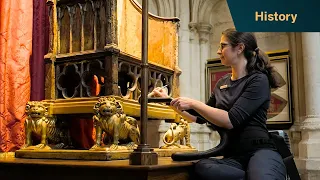 Cleaning The Graffitied Coronation Chair | Westminster Abbey: Behind Closed Doors | Channel 5