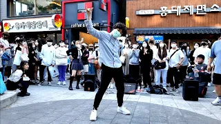 SUNDAY. ONLOOKER ENJOYING HAPPY IMPROMPTU BUSKING ON HONGDAE STREET.