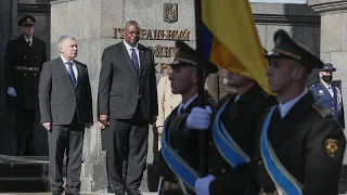 Kiew-Besuch: Lloyd Austin kritisiert "bösartige Aktivitäten" Russlands