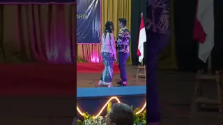 Moment Babang Tamfan Kangen Band hadiri acara wisuda Putrinya yg bernama Kirana di SMPN 221 Jkt