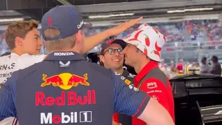 Lando Norris & George Russell making fun of Carlos Sainz bucket hat | BTS of driver arrivals