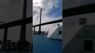 👇Amazing! 2go travel ship passing under CCLEX Bridge👇