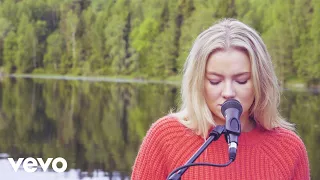 Astrid S - Such A Boy (Acoustic)